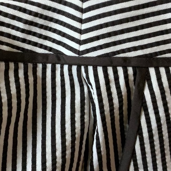 ST. JOHN Crop Pants - Picture 10 of 10